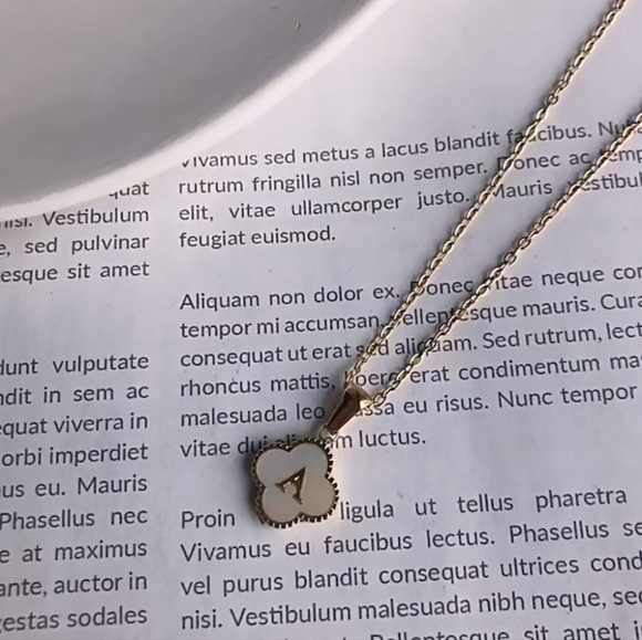 18k Stainless Steel Clover Initial Pendant w/necklace🤍🌟 - Picture 2 of 3